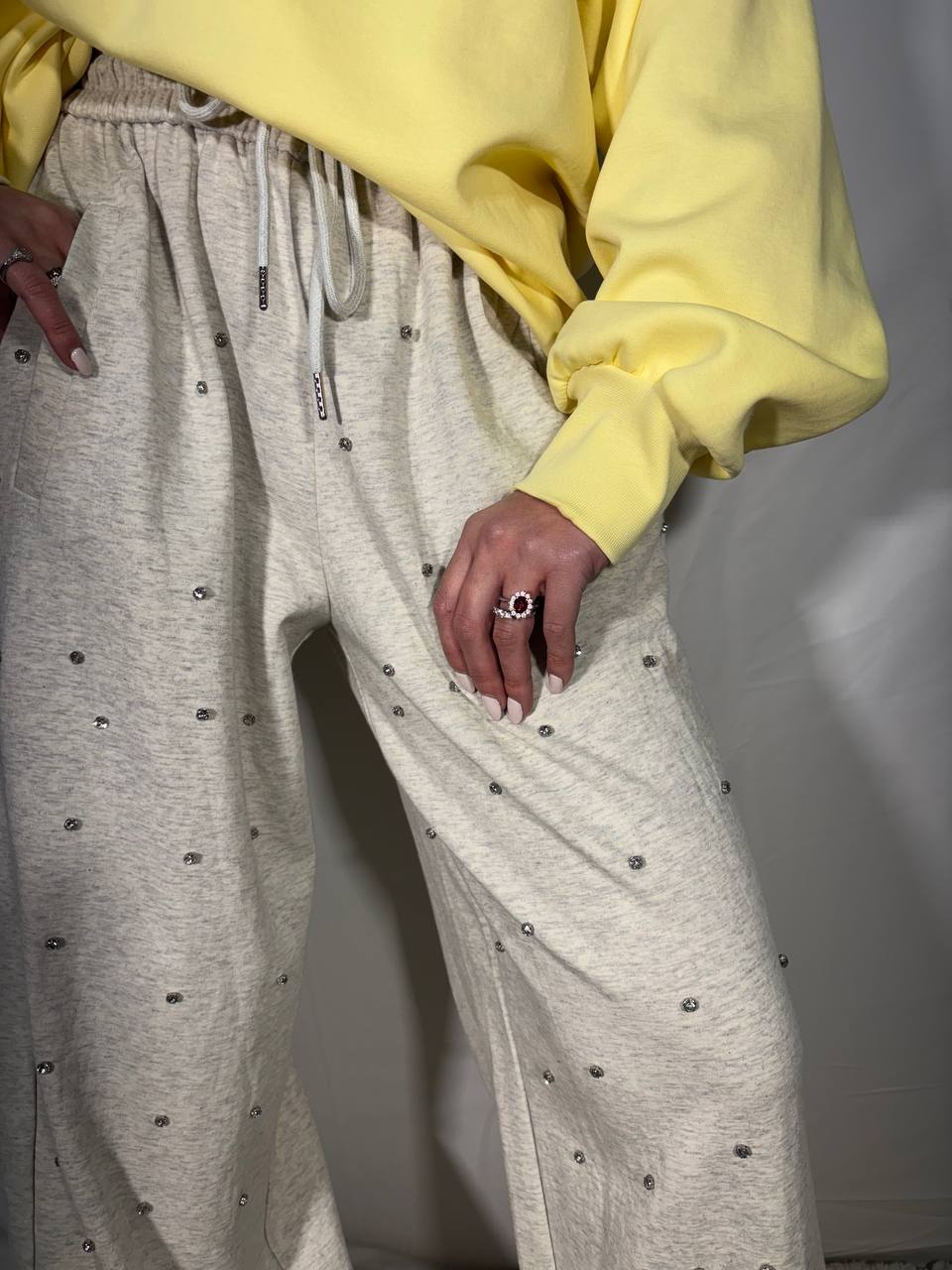 Pantalone con applicazioni Lumina